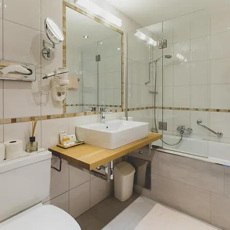 Hotel Montfort 3*