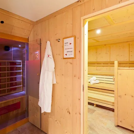 Отель Montfort 3*